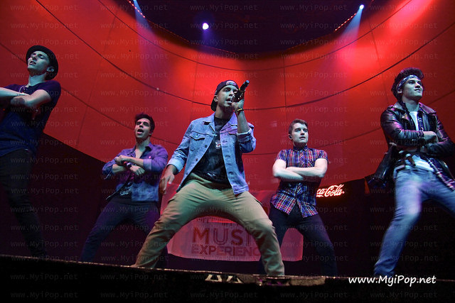 14446257036_8c158837cd_z