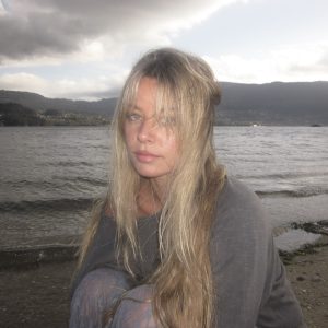 Marina Reche - MyiPop