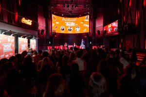 COMPARTE UNA COCA-COLA CON - MYIPOP